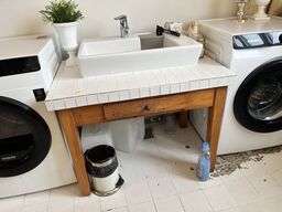 Håndvask m. Bord 93x60x69 cm.