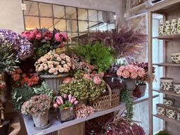 Div. Blomster i plast m. Vaser