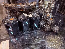 Smykkeskrin, lysestager mm.