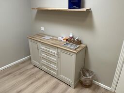 Chartol m. træ hylde 