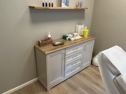 Chartol m. træ hylde 