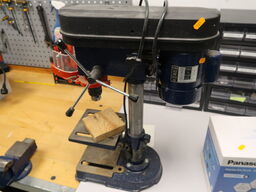 Søjleboremaskine (OBS står i kælder)