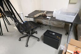El. hæve/sænke skrivebord samt kontorstol