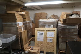 Ca. 25 stk. paller med magnetæsker, plastikposer, 