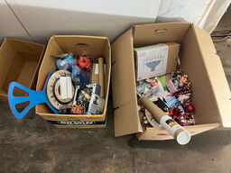 2 stk. kasser med indhold