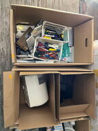 2 stk. kasser med indhold