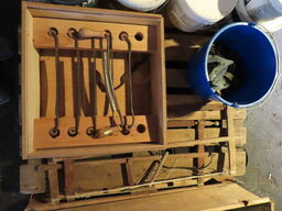 Indholdet på pallen