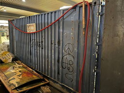 20" container med reoler, el-tarvle og lys