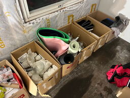 4 stk. kasser med indhold