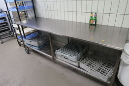 Rustfri stålbord uden indhold