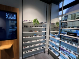 Reolsystemer og butiksinventar fra hel butik