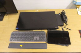 Tastatur, computerskærm, dock, m.v.