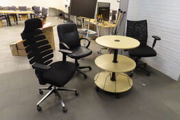 3 stk. Kontorstole & Bord