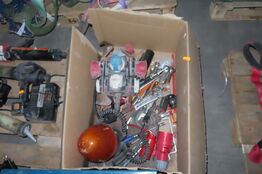 Kasse med diverse strømbokse & værktøj