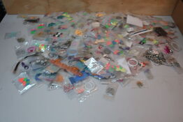 Øreringe, halskæde m.m.