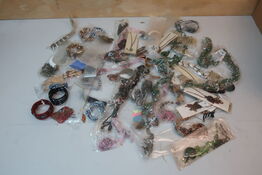 50 stk. halskæder, armbånd m.m.