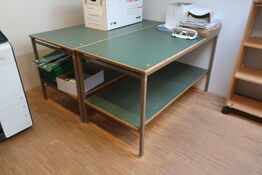 2 stk. borde uden indhold