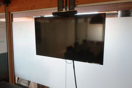 55" fjernsyn SAMSUNG UE55NU6025K med beslag