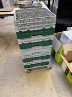 Kurve til glas af mærket CAMBRO, inkl. fod med hjul