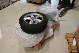 Palle med 4 stk. alufælge med dæk HANKOOK 215/60R16 99H
