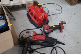 Multilader samt 2 stk. håndværktøj MILWAUKEE