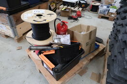 Palle med div. Varelager og værktøj