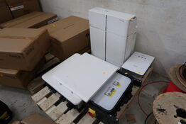 Palle med inverter SOLAX, batteri SOLAX m.m.