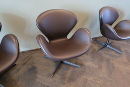 Lænestol ARNE JACOBSEN Svanen 3320 i Cognac læder