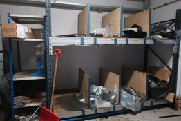 2 stk. reoler med indhold