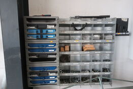 2 stk. sortimentsreoler med indhold 