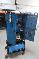 Værktøjsskab med indhold 