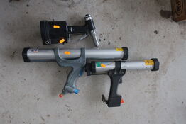 2 stk. fugepistoler samt popnitteværktøj 