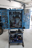 Værktøjsskab med indhold 