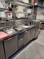 Kølebord med overhylder.  ELECTROLUX