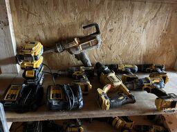 6 Stk. Værktøj DEWALT  + 4 Batterier, 2 Oplader + Transportks.