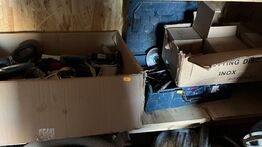 Blandet Lot - Skæreskiver + Div. Bor i Kasse + Papkassse med Indhold