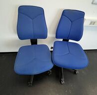 To Kinnarps kontorstole. 