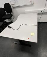 Hæve/sænkebord, hvid.