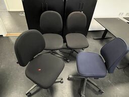Fire kontorstole, assorterede.