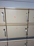 Kinnarps locker med to rum. 