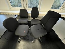 Fire kontorstole, assorterede.