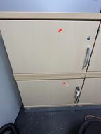 Kinnarps locker med to rum. 