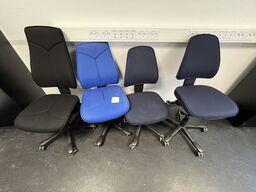 Fire kontorstole, assorterede.