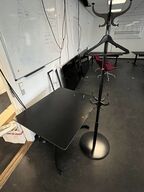 Lille hæve/sænkebord samt stumtjener