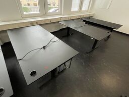 Tre hæve/sænkeborde. 