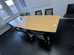 Mødebord med 8 Holmris Flexform stole