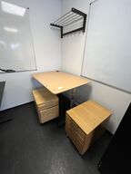 Hæve/sænkebord, bøg, samt to skuffekassetter