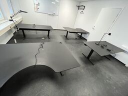 Fire hæve/sænkeborde. 