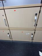 Kinnarps locker med to rum. 