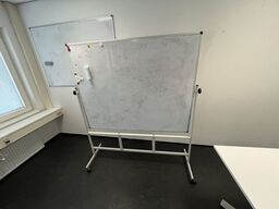 Whiteboard på stativ samt væghængt whiteboard.